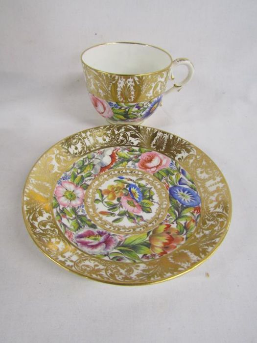 Royal Crown Derby 'Vine' pink set and 2 earlier cups and saucers gold with blue leaf pattern and - Image 5 of 8