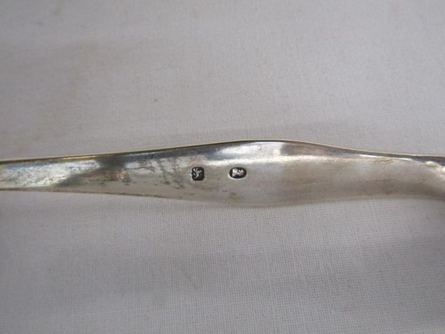 Hester Bateman silver sugar bow and Langley Archer West London 1898 spoon - total weight 1.9ozt - Image 6 of 7