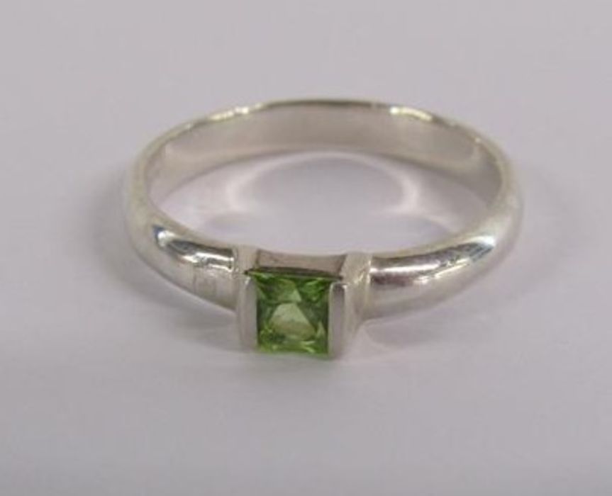 Tiffany & Co square stack silver ring with peridot stone - original receipt - ring size P - Image 5 of 7