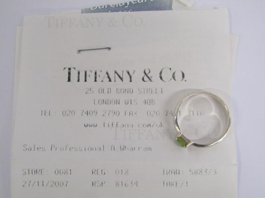 Tiffany & Co square stack silver ring with peridot stone - original receipt - ring size P - Image 7 of 7