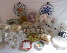 Collection of items to include Crown Devon, fretwork plates, silver plate napkin rings, toast