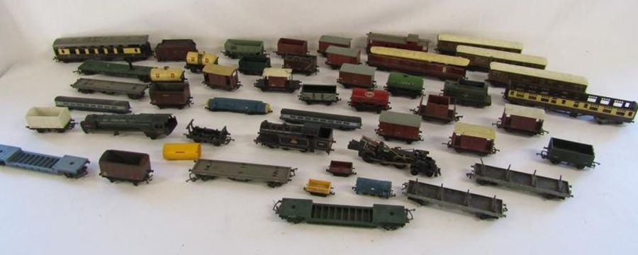 Collection of 00 and N gauge trains and rolling stock