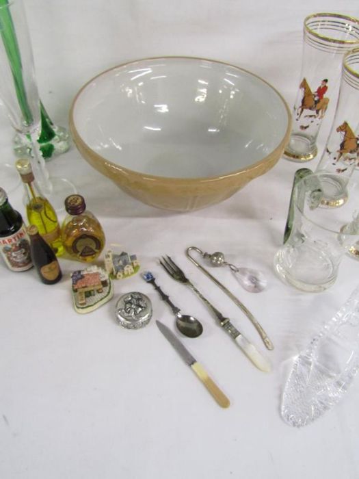 Gold rimmed glasses with hunt design, mixing bowl, alcoholic miniatures, Melbourne crystal shoe etc - Image 4 of 5