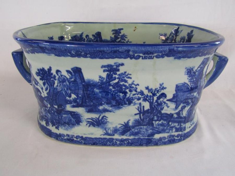 Reproduction blue and white footbath approx. 41cm x 31cm (excludes handles) - Image 3 of 4