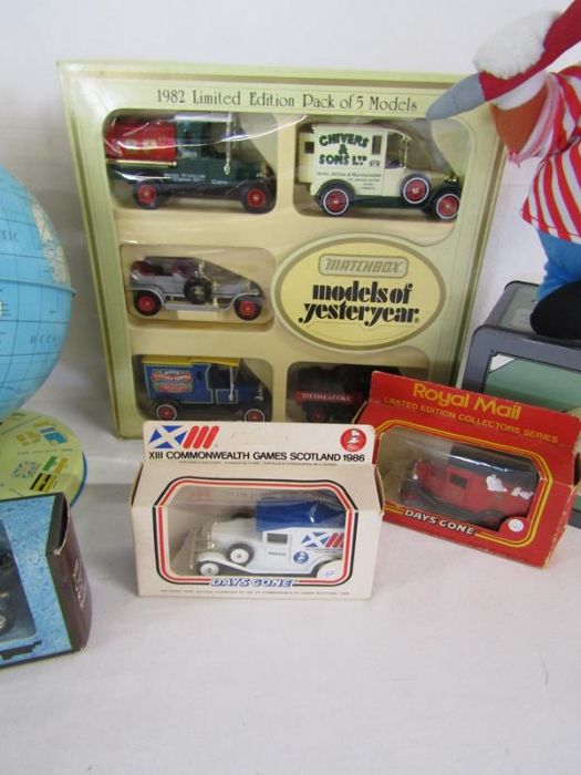 Collection of toys to include boxed Mettoy Elegant tin plate typewriter, Chad Valley tin plate world - Image 4 of 6