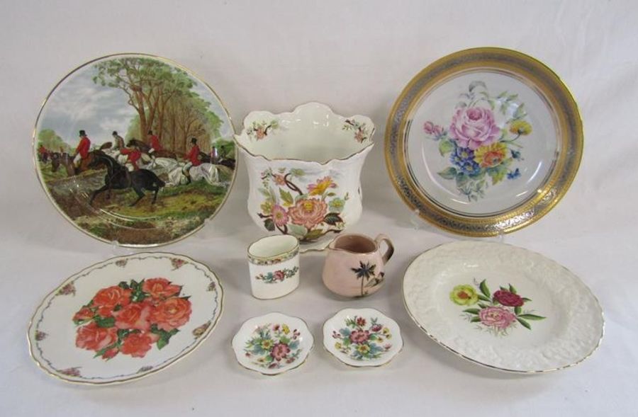 Collection of ceramics includes Royal Albert 'Elizabeth of Glamis' plate, Alfred Meakin, Elizabethan