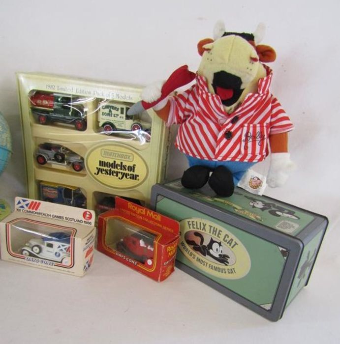 Collection of toys to include boxed Mettoy Elegant tin plate typewriter, Chad Valley tin plate world - Image 6 of 6