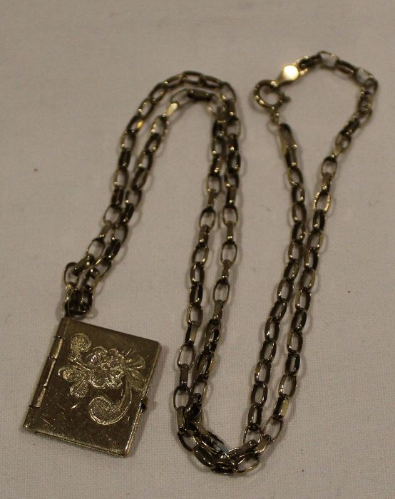 9kt gold necklace & book pendant 10.64g