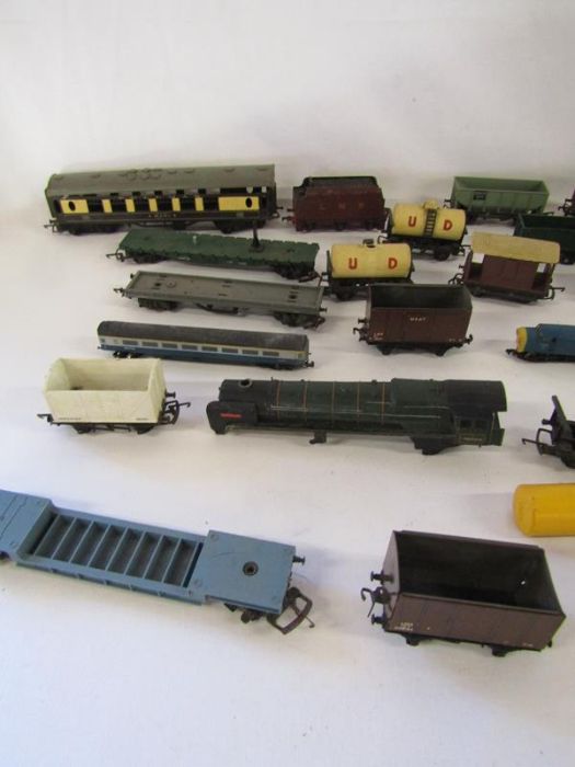Collection of 00 and N gauge trains and rolling stock - Bild 2 aus 5