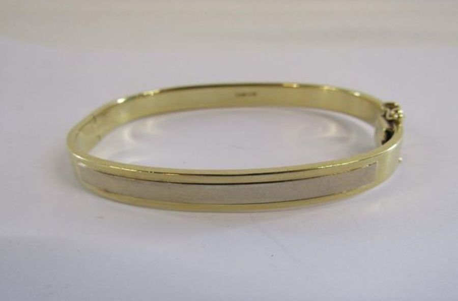 9ct gold bangle - total weight 12.14g