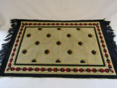 Small Turkish silk rug approx. 109cm x 69cm