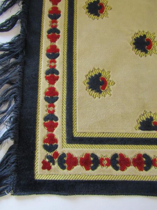 Small Turkish silk rug approx. 109cm x 69cm - Image 2 of 2