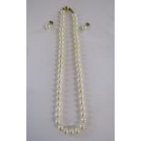 Pearl necklace with 9ct gold clasp and matching earrings approx. 37cm length
