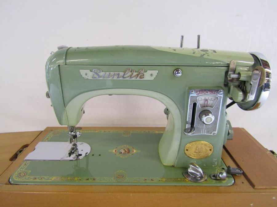 Musical Sunlik sewing machine includes attachments and instructions (no power or foot pedal) - Image 5 of 13