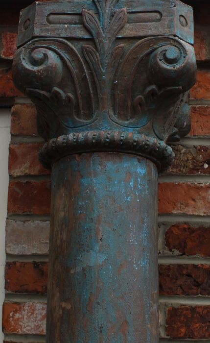 Large wooden pillar decorated with acanthus leaves 220cm high - Image 2 of 4