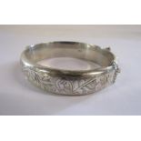 Silver bangle with engraved pattern - total weight 0.80 ozt