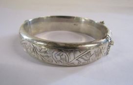 Silver bangle with engraved pattern - total weight 0.80 ozt