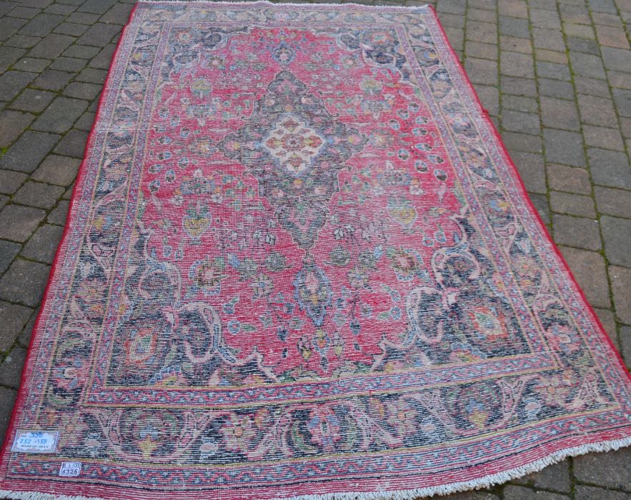 Hand woven multi ground full pile Persian Heriz carpet 252cm by 155cm - Image 3 of 3