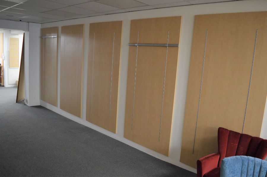 *Approximately 19 wall panels with vertical slats 212cm high x 100cm wide & 2 small wall panels - Image 2 of 3