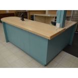 *Fitted 'L' shape shop front counter 228cm x 166cm (dismantling required)