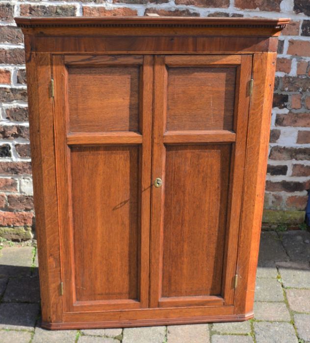 Georgian oak corner cupboard Ht 109cm W 84cm