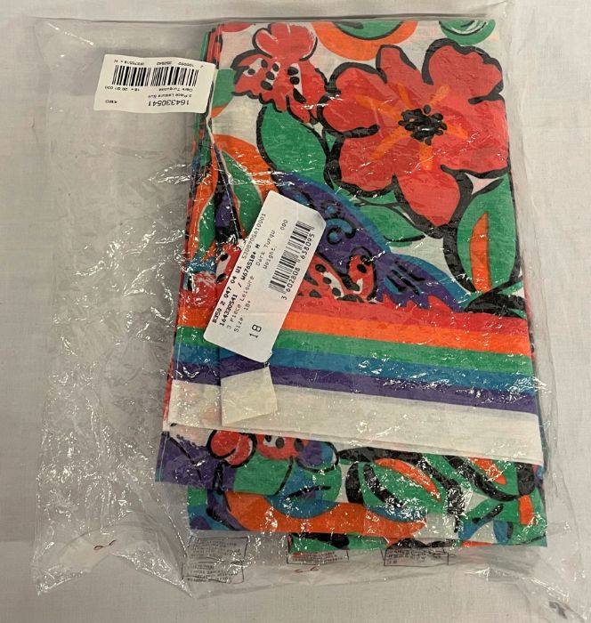 Two Mary Quant Porto Java pattern beach wraps, one in original packaging - Image 2 of 2
