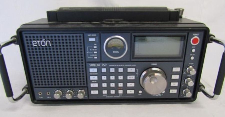 Eton satellit 750 FM stereo -L W - MW - SW . SSB - Air band PLL Synthesized receiver