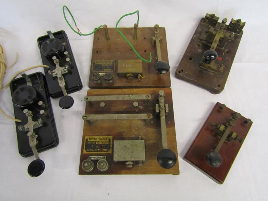 4 Morse code keys and 2 buzzer practice keys