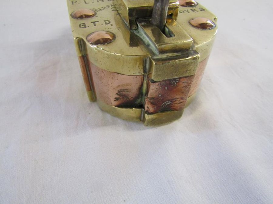 Vintage hand crafted heavy brass and copper padlock with key and hidden release - P.L.N 1649 - Image 7 of 8
