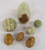 Large onyx egg approx. 18cm tall, other onyx items and 3 wooden eggs