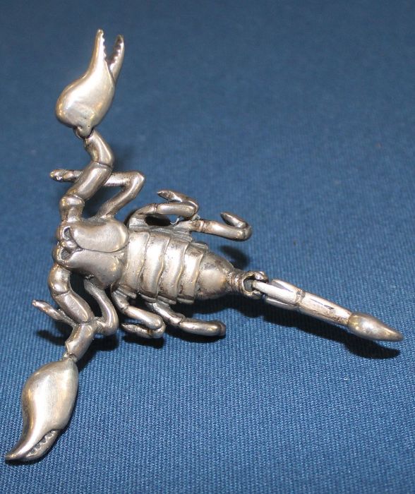 Silver scorpion ring with articulated tail & pincers 1.4ozt