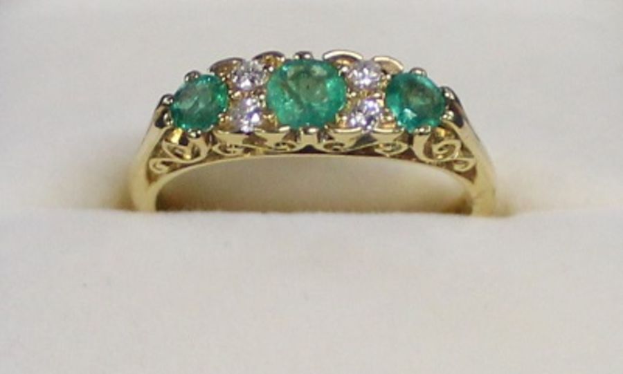 18ct gold three stone emerald & diamond gypsy ring size M / N 3.9g