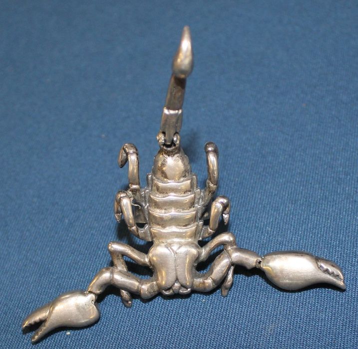 Silver scorpion ring with articulated tail & pincers 1.4ozt - Image 3 of 3