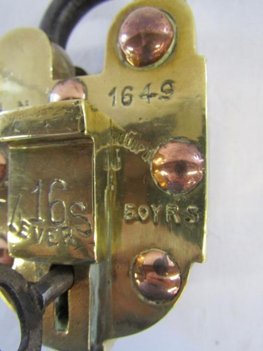 Vintage hand crafted heavy brass and copper padlock with key and hidden release - P.L.N 1649 - Image 3 of 8