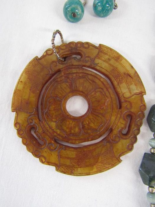 Selection of possibly semi-precious stone jewellery includes large carved pendant - Image 2 of 4