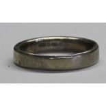 9ct white gold band 4.1g sie O / P