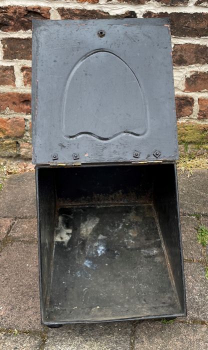 Small occasional table, painted coal scuttle and fire screen - Image 2 of 4