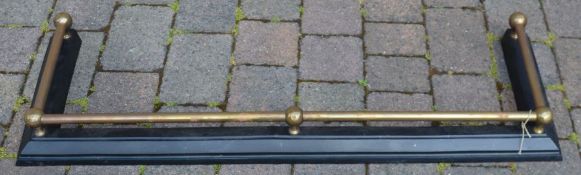 Brass & cast iron fender L 118cm