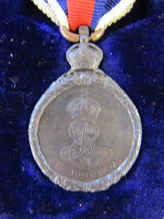 King Edward VII bronze & gilt 1902 Coronation medals in Elkington boxes - Image 10 of 12