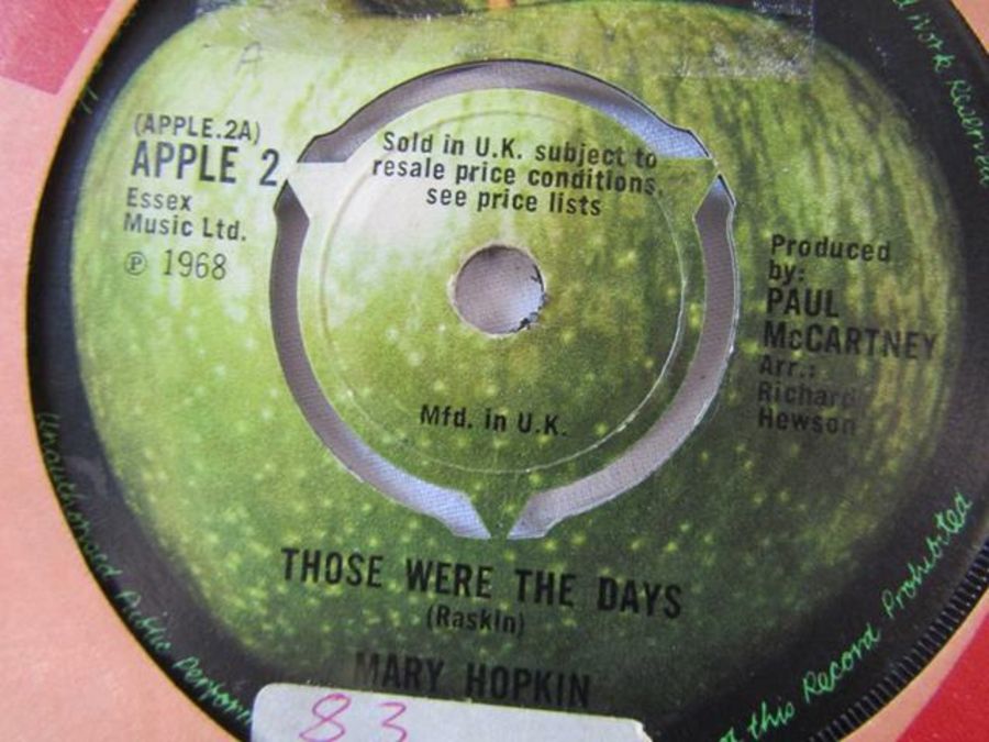 Single vinyl records includes Mary Hopkin apple records, The Beatles, The Shadows pin badges: - Image 4 of 11