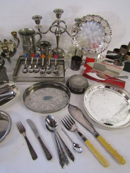 Collection of silver plate includes candlesticks, trays, dishes, cake slices etc - Image 4 of 5