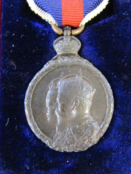 King Edward VII bronze & gilt 1902 Coronation medals in Elkington boxes - Image 3 of 12