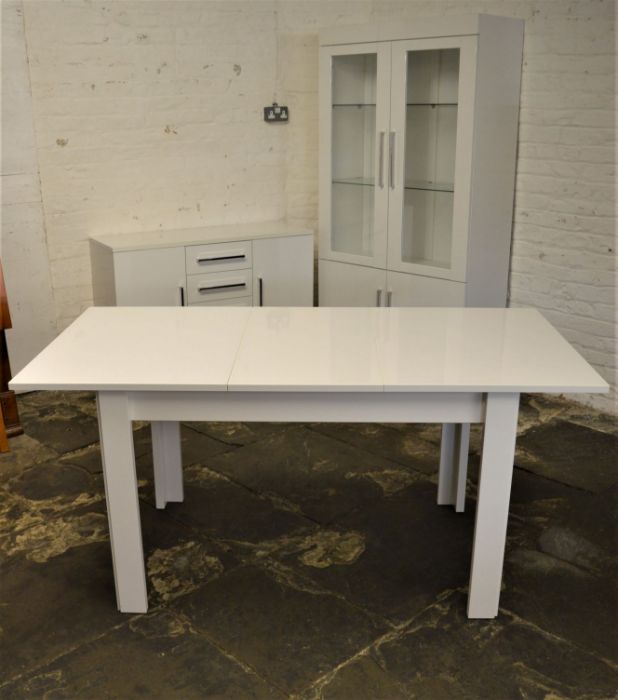 Modern white dining room suite, comprising dining table and 6 chairs, sideboard and display cabinet - Image 2 of 4