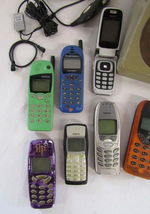 GPO 746 rotary dial telephone and a selection of mobile phones including Nokia, Iphone 3g & 4s and - Image 2 of 6