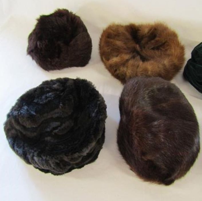 Collection of ladies vintage hats includes fur - Image 2 of 4