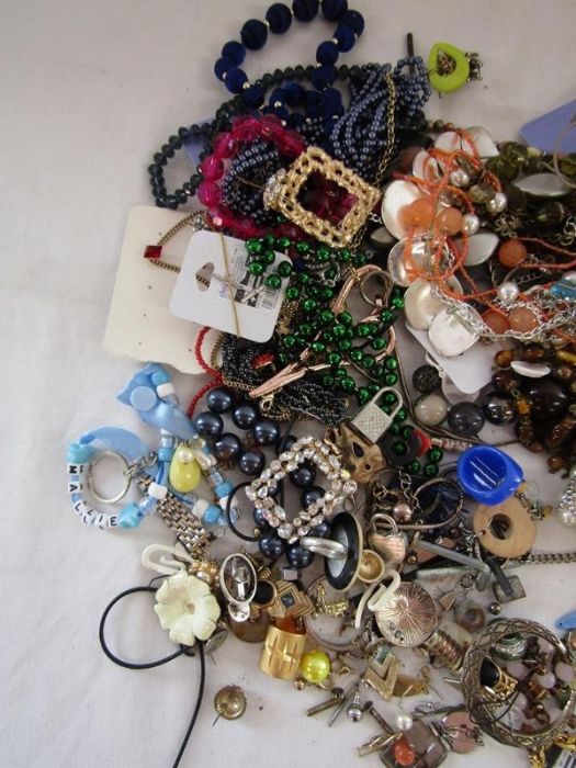 Mixed collection of costume jewellery - Image 2 of 4