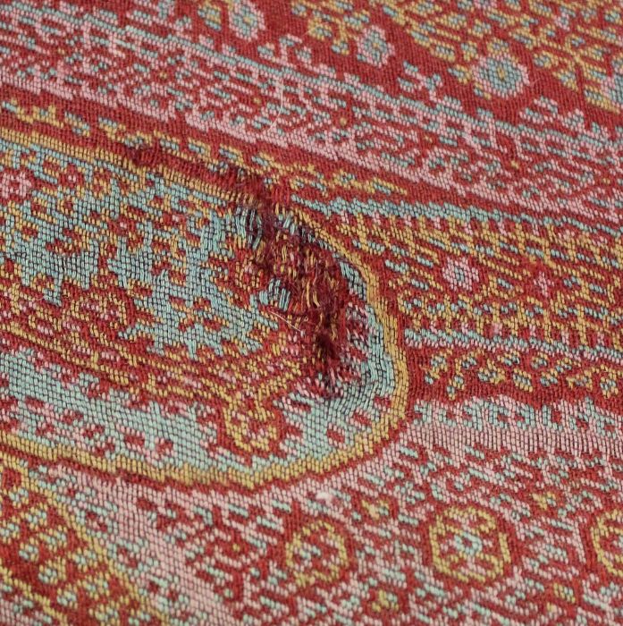 Large paisley patterned shawl 307cm x 158cm - Image 2 of 5