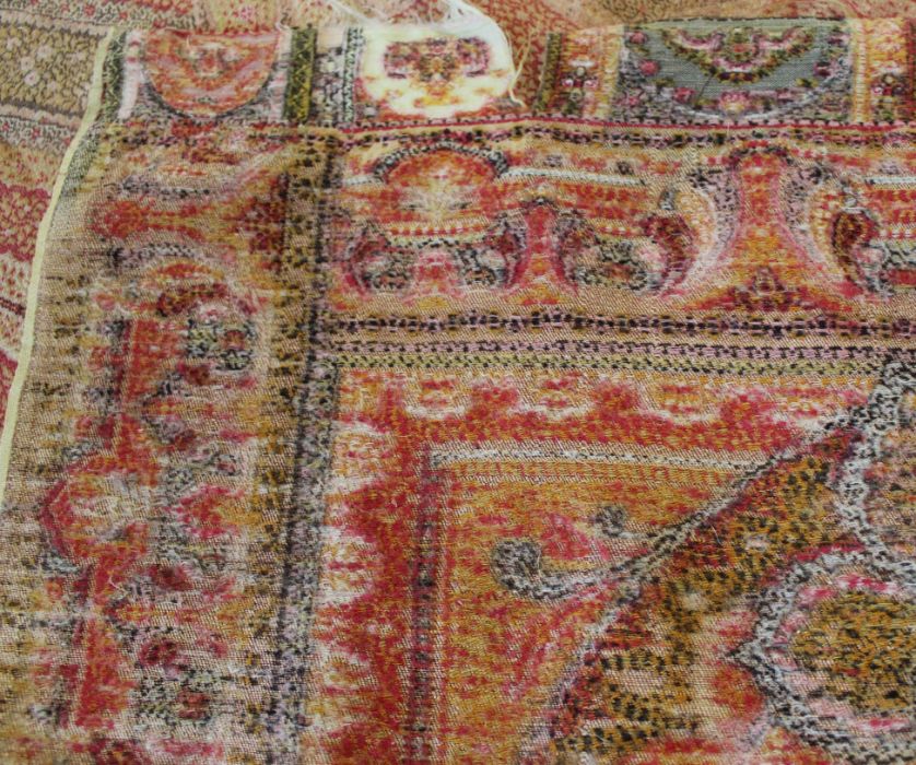 Large paisley patterned shawl 302cm x 157cm - Image 2 of 5