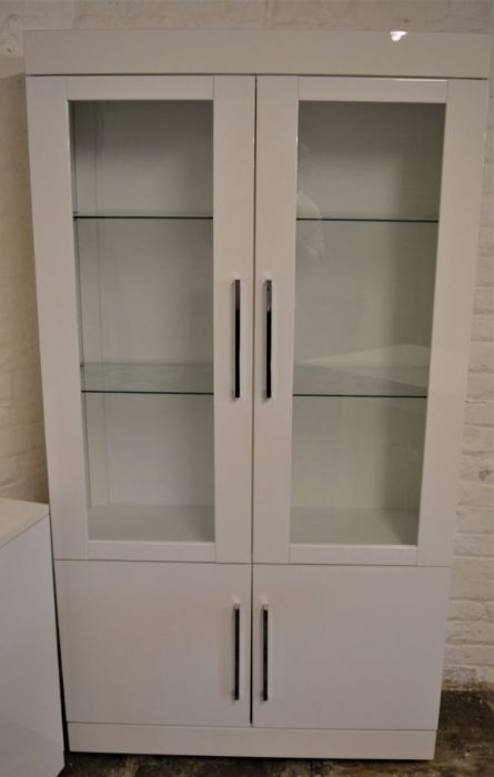 Modern white dining room suite, comprising dining table and 6 chairs, sideboard and display cabinet - Image 3 of 4