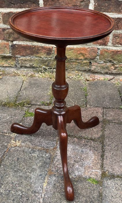 Small occasional table, painted coal scuttle and fire screen - Image 3 of 4